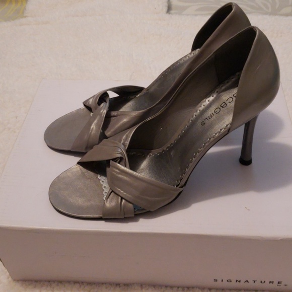 Max Azria BCBGirls silver heels <3 - Picture 2 of 5